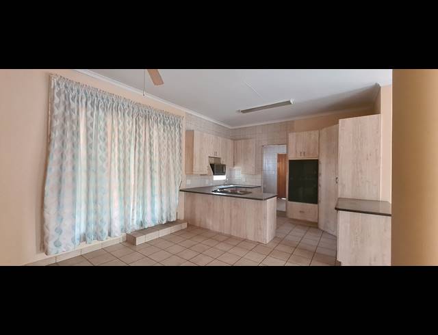 4 BEDROOM FREEHOLD FOR SALE IN CASHAN